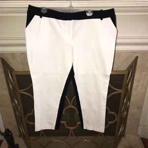 Ava & Viv Black & White Capri’s Size 18 Like New🖤